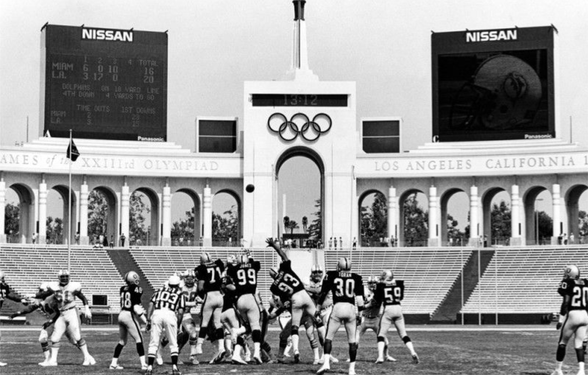 Raiders first home game in Los Angeles