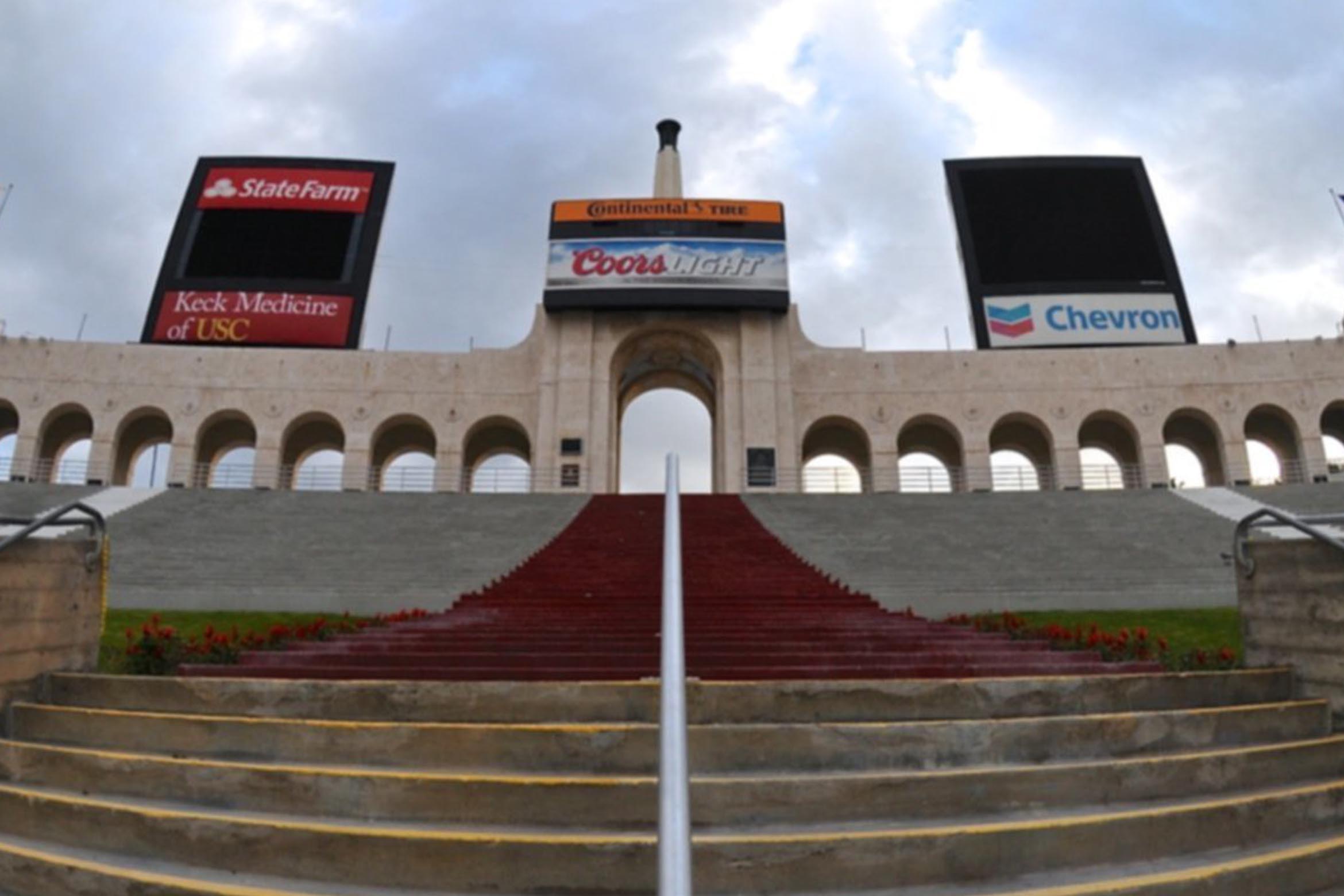 Watch The Coliseum Peristyle Restoration In Real Time Los Angeles